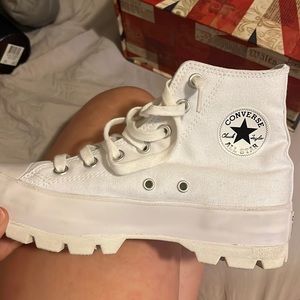 Chuck Taylor All Star Lugged Women’s High Top Converse White
